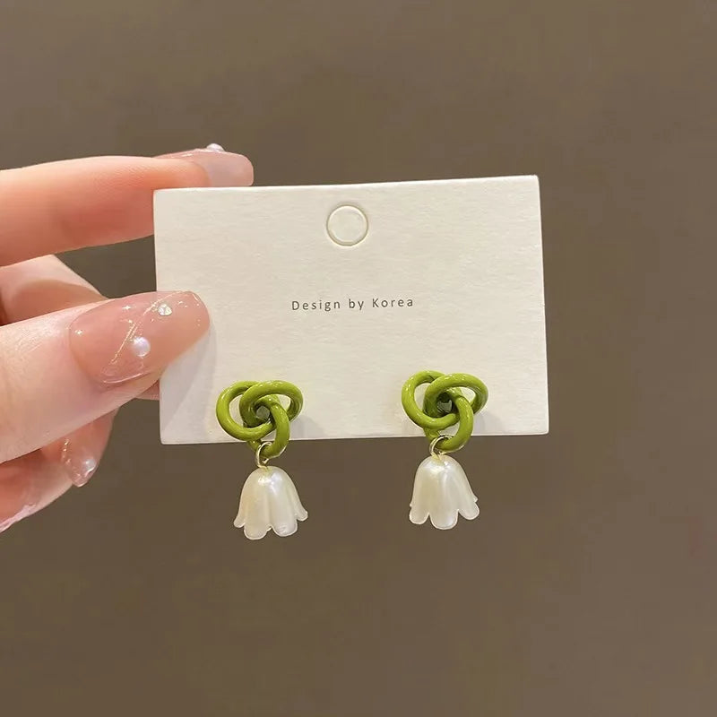 2025 New Sweet Temperament Small Fresh Bamboo White Lily Of The Valley Flower Earrings Elegant And Gentle Asymmetric  Earrings