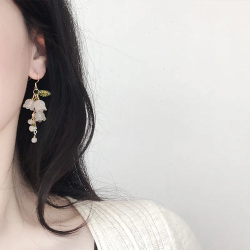 2025 New Sweet Temperament Small Fresh Bamboo White Lily Of The Valley Flower Earrings Elegant And Gentle Asymmetric  Earrings