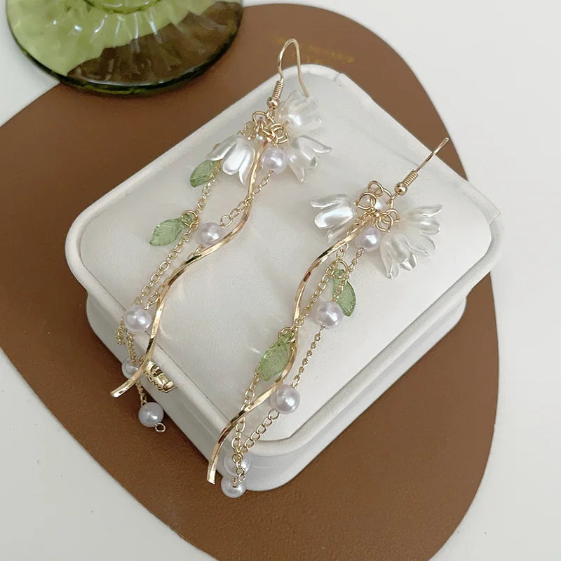 2025 New Sweet Temperament Small Fresh Bamboo White Lily Of The Valley Flower Earrings Elegant And Gentle Asymmetric  Earrings