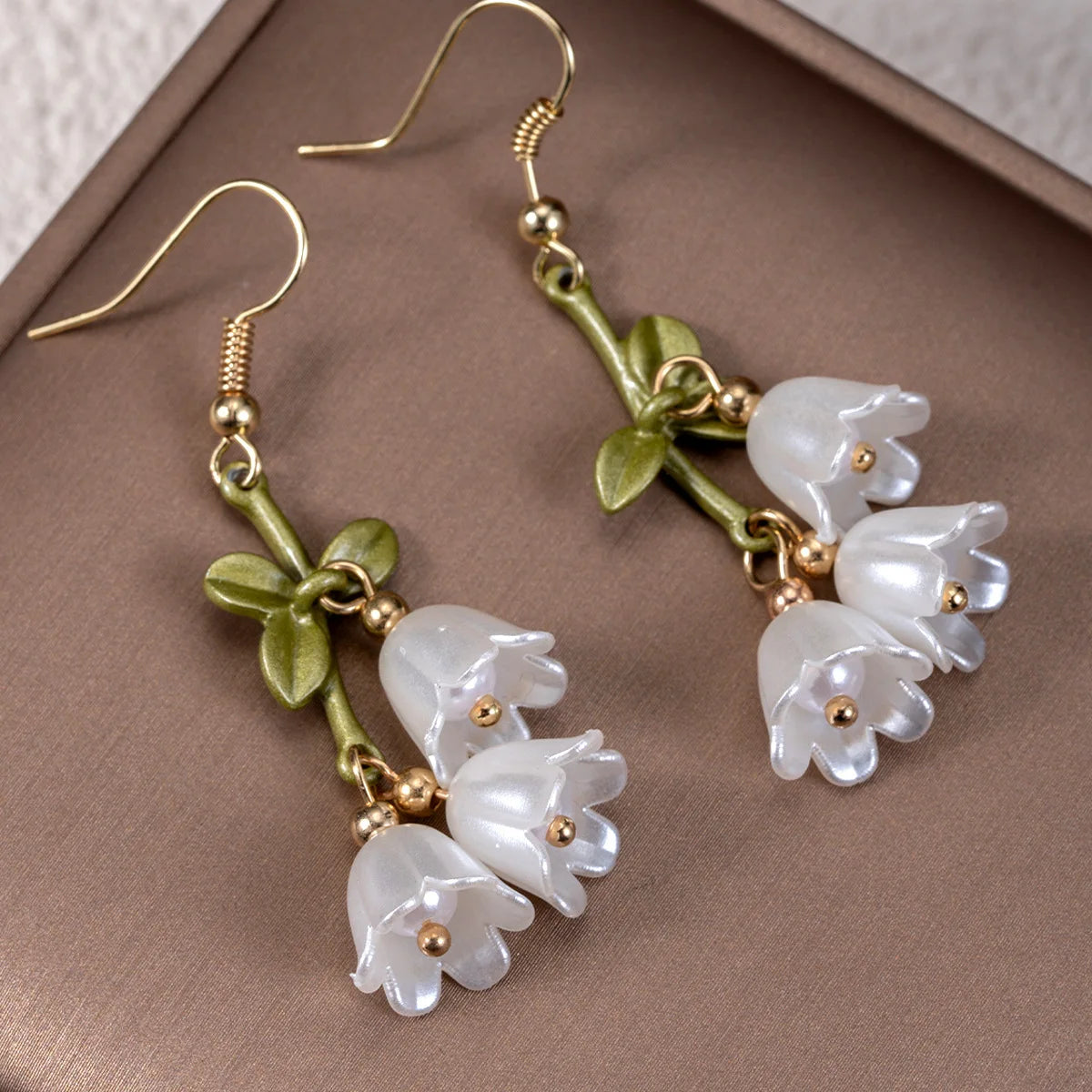 2025 New Sweet Temperament Small Fresh Bamboo White Lily Of The Valley Flower Earrings Elegant And Gentle Asymmetric  Earrings
