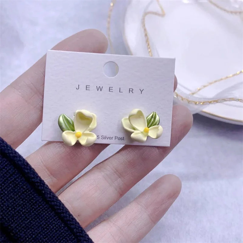 2025 New Sweet Temperament Small Fresh Bamboo White Lily Of The Valley Flower Earrings Elegant And Gentle Asymmetric  Earrings